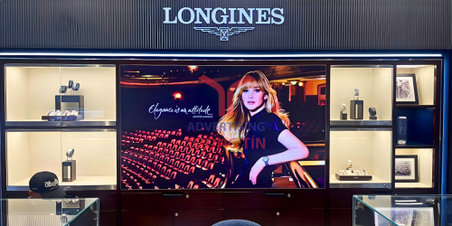 Thi Công Tranh Bạt UV Xuyên Đèn Cao Cấp Cho Hệ Thống Cửa Hàng PNJ