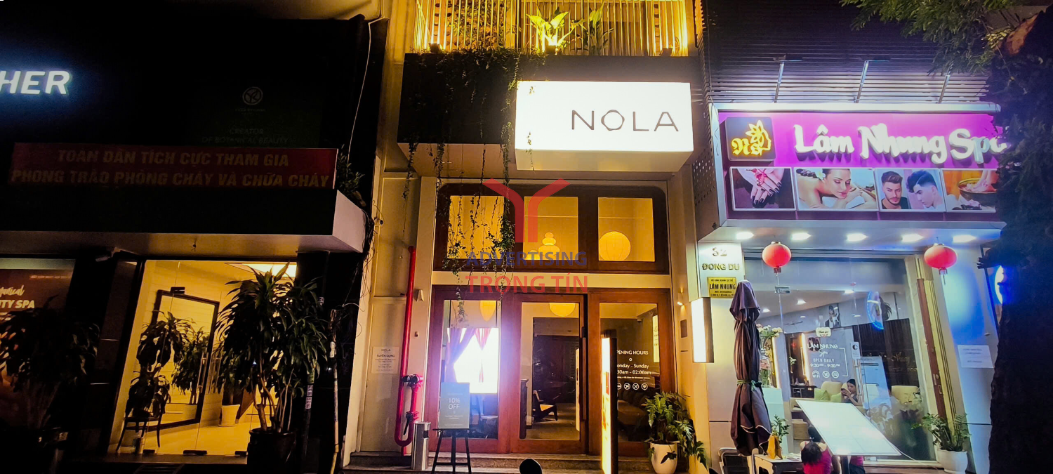 Giải Pháp Biển Hiệu Spa Cao Cấp: Hộp Đèn Mica UV, Hộp Vẫy Inox 304 & Màn Hình LED