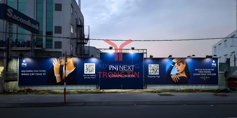 Hoarding Khổ Lớn PNJ: Bức Tường Quảng Cáo Hé Lộ Siêu Công Trình Tại Bình Dương